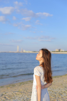 《丰满的女邻居》播放